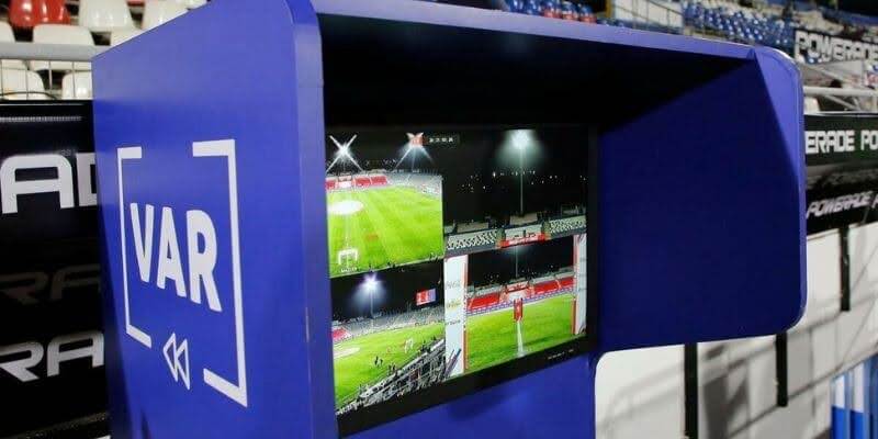 Nguyên tắc hoạt động của Var trong bóng đá là gì?